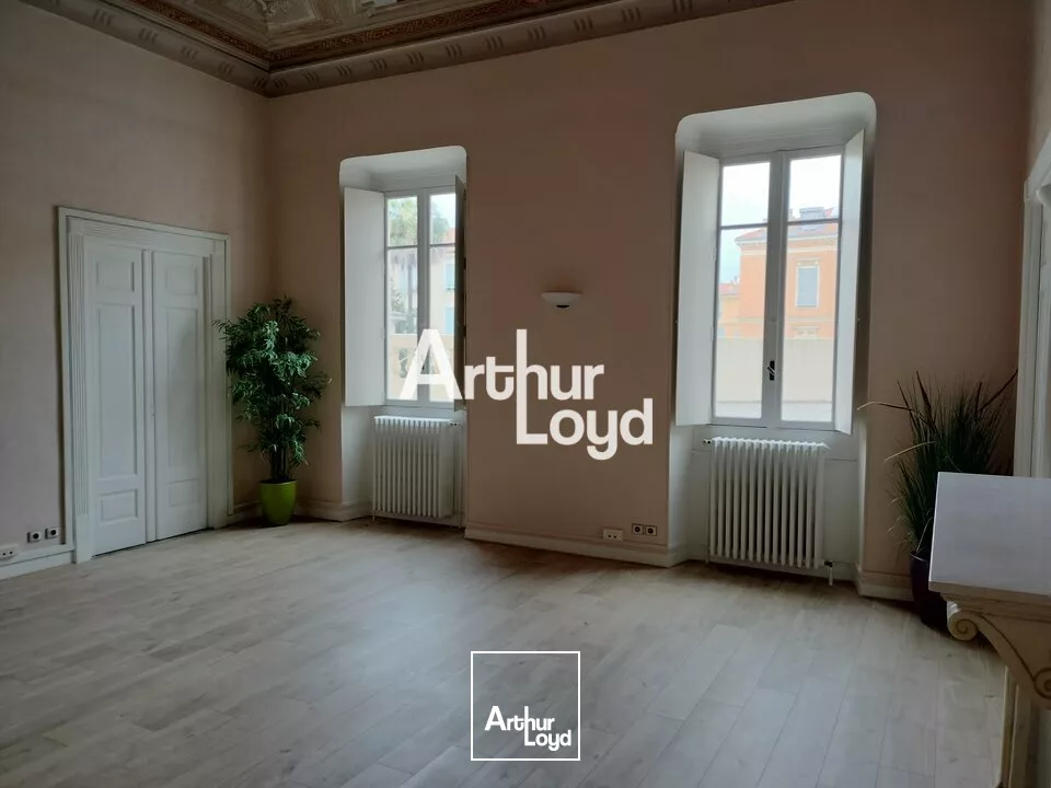 EXCEPTIONNEL AU CUR DU CARRE D'OR DE NICE BUREAU A LOUER DE 115M² DANS IMMEUBLE BOURGOIS