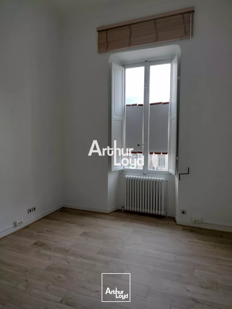 EXCEPTIONNEL AU CUR DU CARRE D'OR DE NICE BUREAU A LOUER DE 115M² DANS IMMEUBLE BOURGOIS