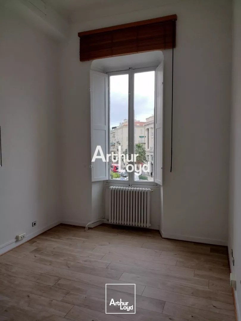 EXCEPTIONNEL AU CUR DU CARRE D'OR DE NICE BUREAU A LOUER DE 115M² DANS IMMEUBLE BOURGOIS