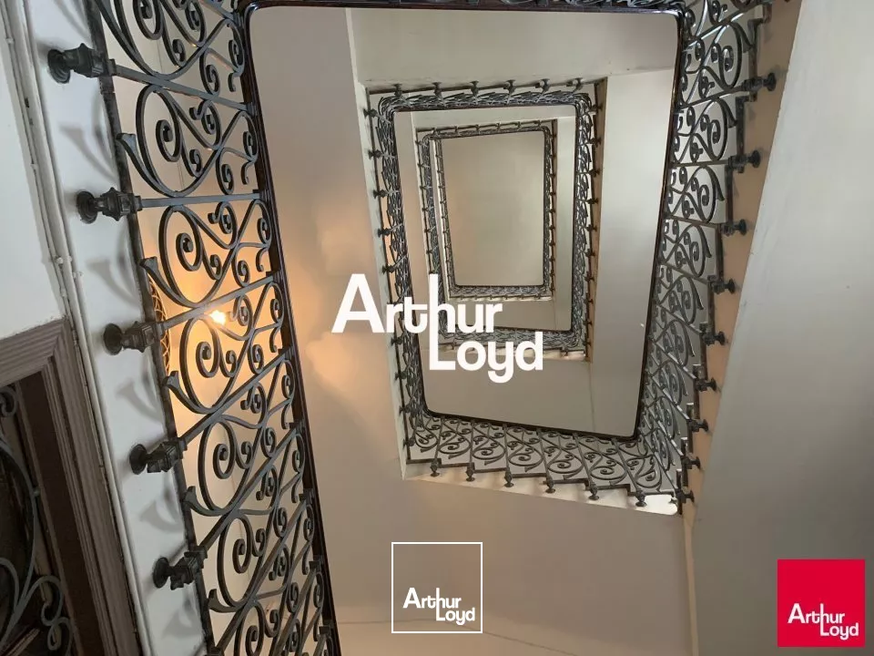 EXCEPTIONNEL AU CUR DU CARRE D'OR DE NICE BUREAU A LOUER DE 115M² DANS IMMEUBLE BOURGOIS