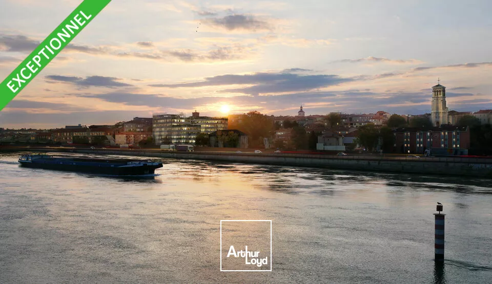 Valence basse ville, programme prestigieux de bureaux et commerce à la location.