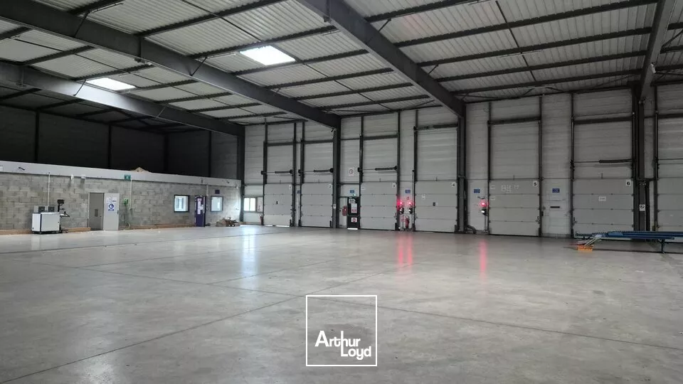 ZI LONGVIC - ENTREPÔT A LOUER - 1589 m²
