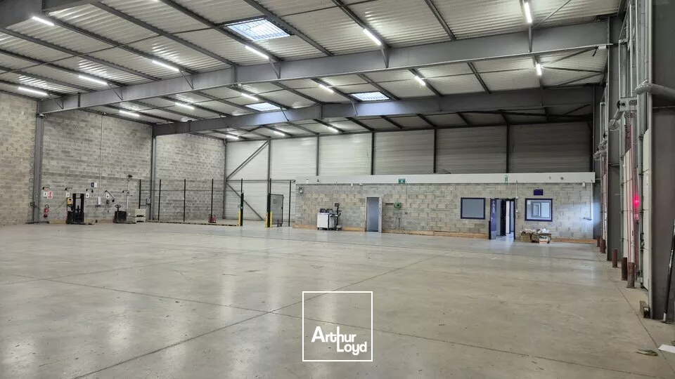 ZI LONGVIC - ENTREPÔT A LOUER - 1589 m²