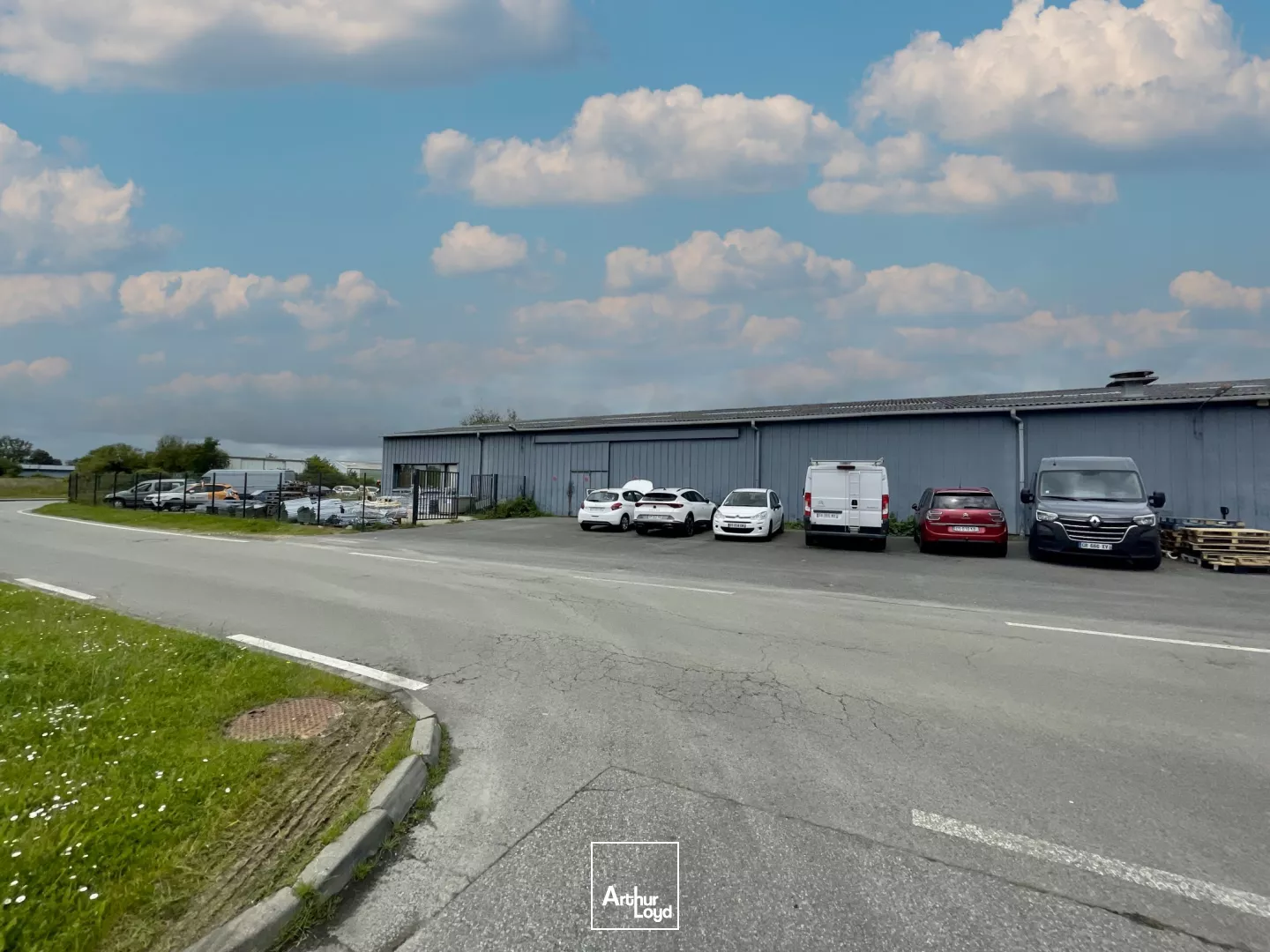 Batiment indépendant Savenay 1500m2