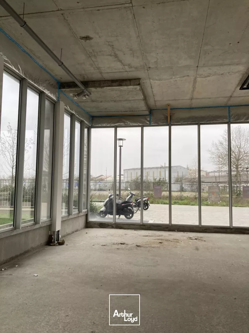 Cellule commerciale à louer - 140 m2 - ile de Nantes.