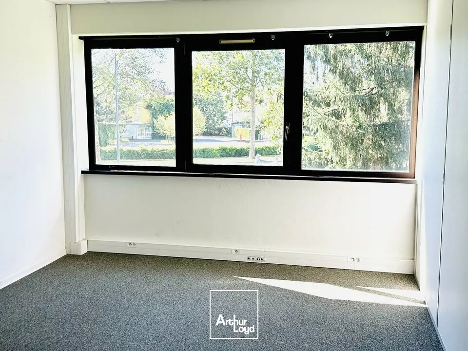 BUREAUX à LOUER de 594 m²