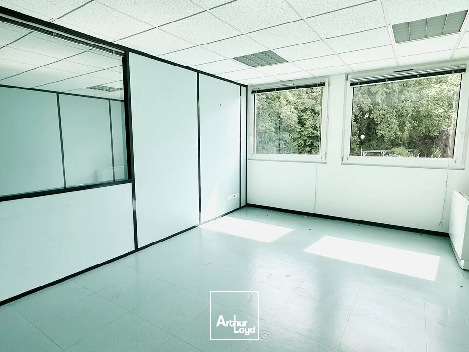 BUREAUX à VENDRE de 447.74 m²