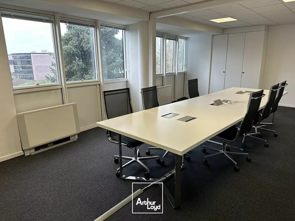 BUREAUX à LOUER de 403.57 m²