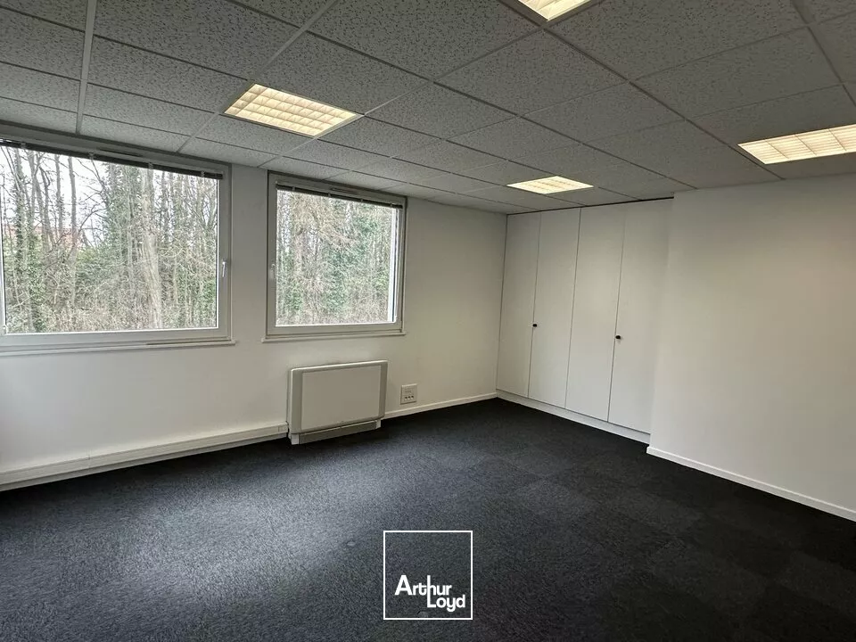 BUREAUX à LOUER de 403.57 m²