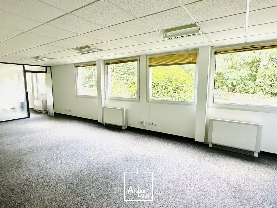 BUREAUX à LOUER de 403.57 m²