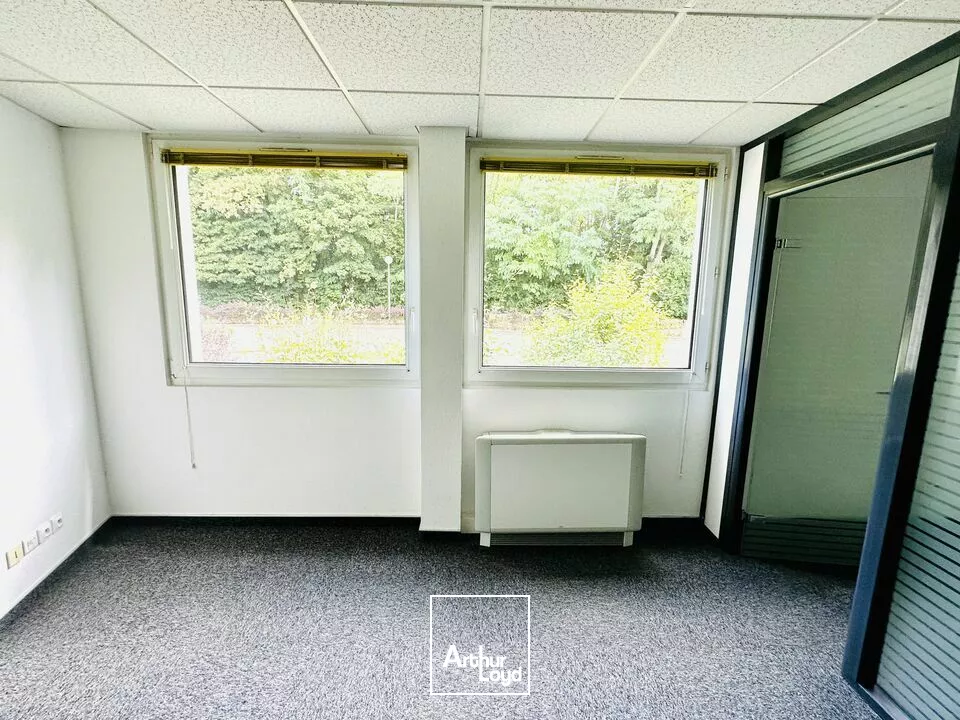 BUREAUX à LOUER de 403.57 m²