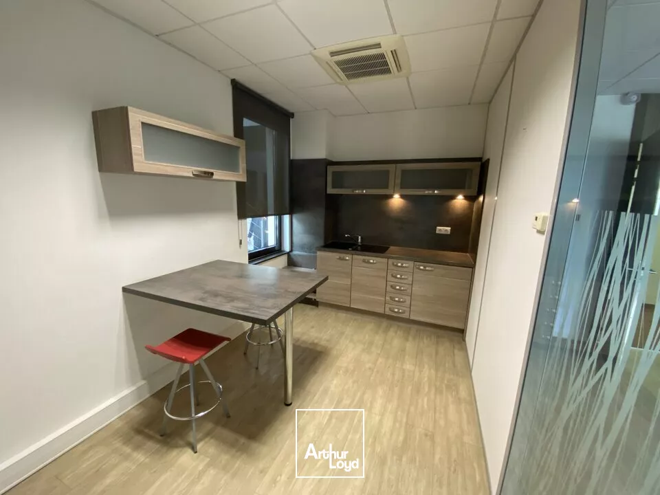 BUREAUX à LOUER de 303 m²