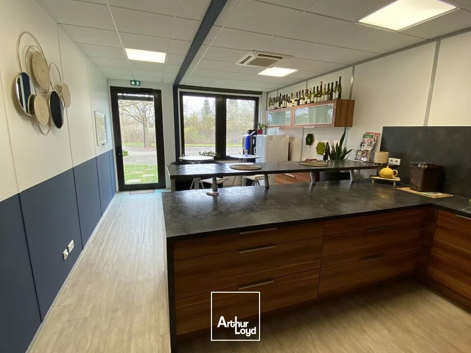 BUREAUX à LOUER de 303 m²