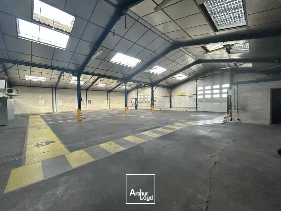 A LOUER local d'activité 660 m² - Nord Chalon