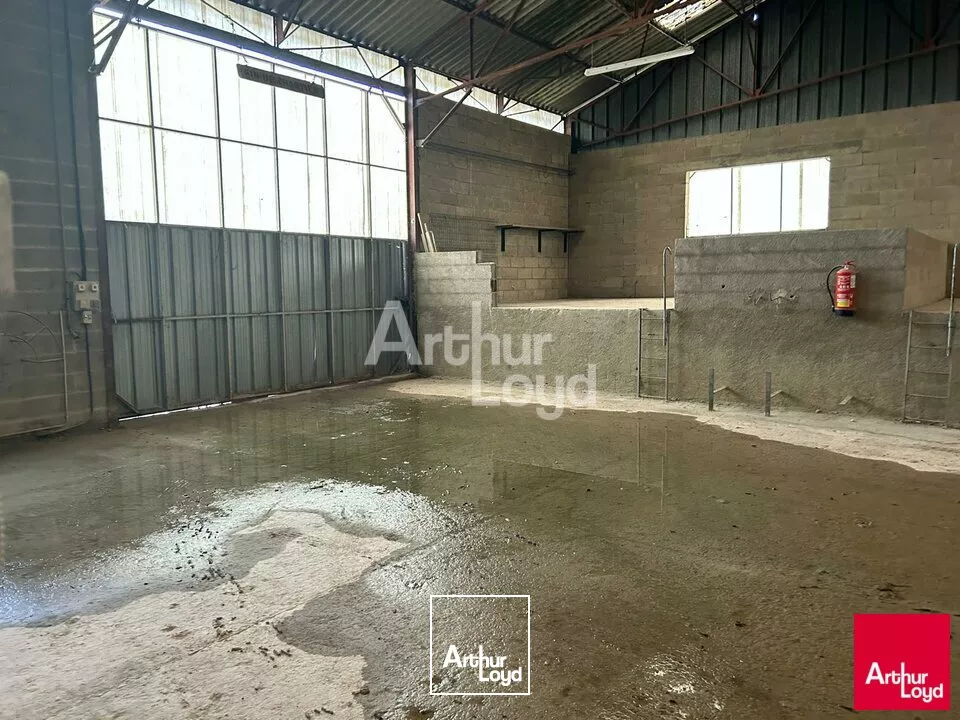 NOYERS SUR CHER - VENTE HANGARS DE 640 ET 945 M²