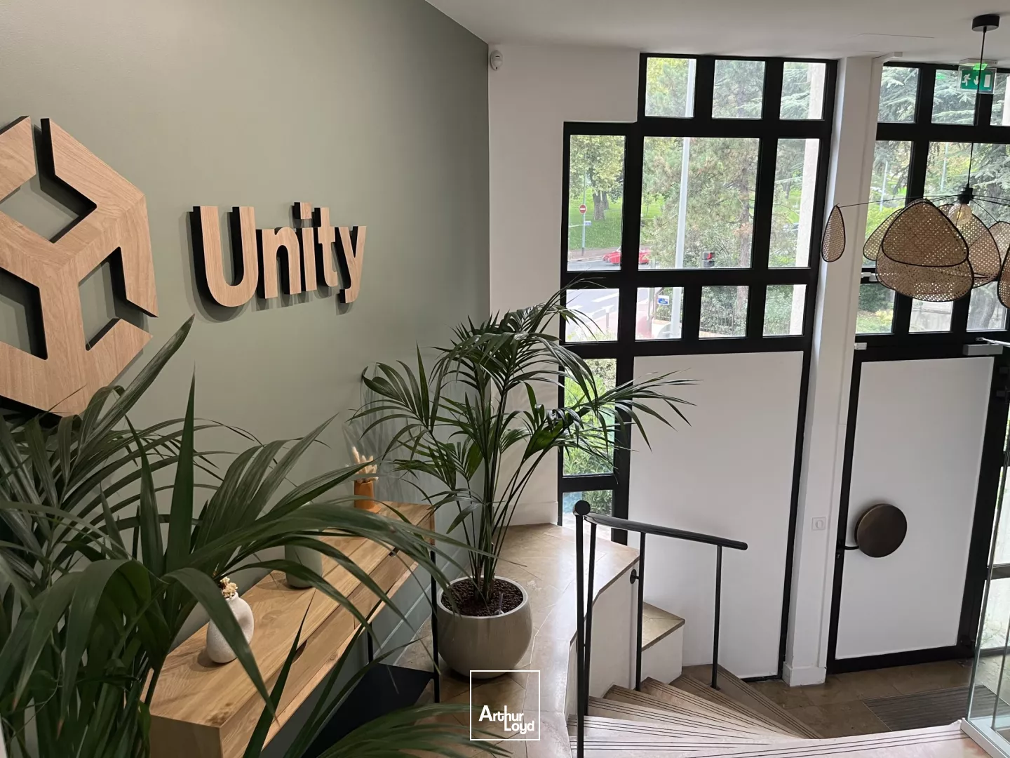 Immeuble indépendant avec terrasse en dernier étage, à louer au coeur de Suresnes