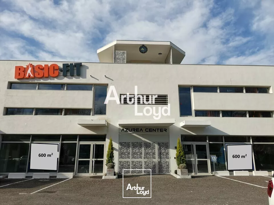 LOCAL COMMERCIAL 1200M² EMPLACEMENT N°1 DIVISBLE ERP