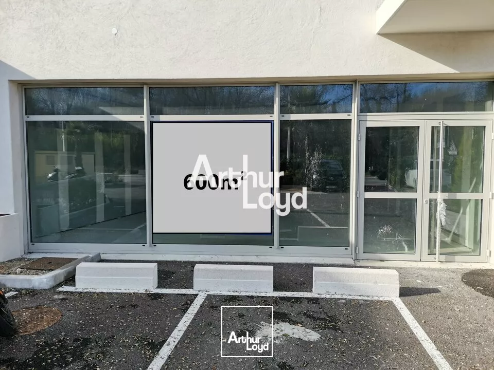 LOCAL COMMERCIAL 1200M² EMPLACEMENT N°1 DIVISBLE ERP