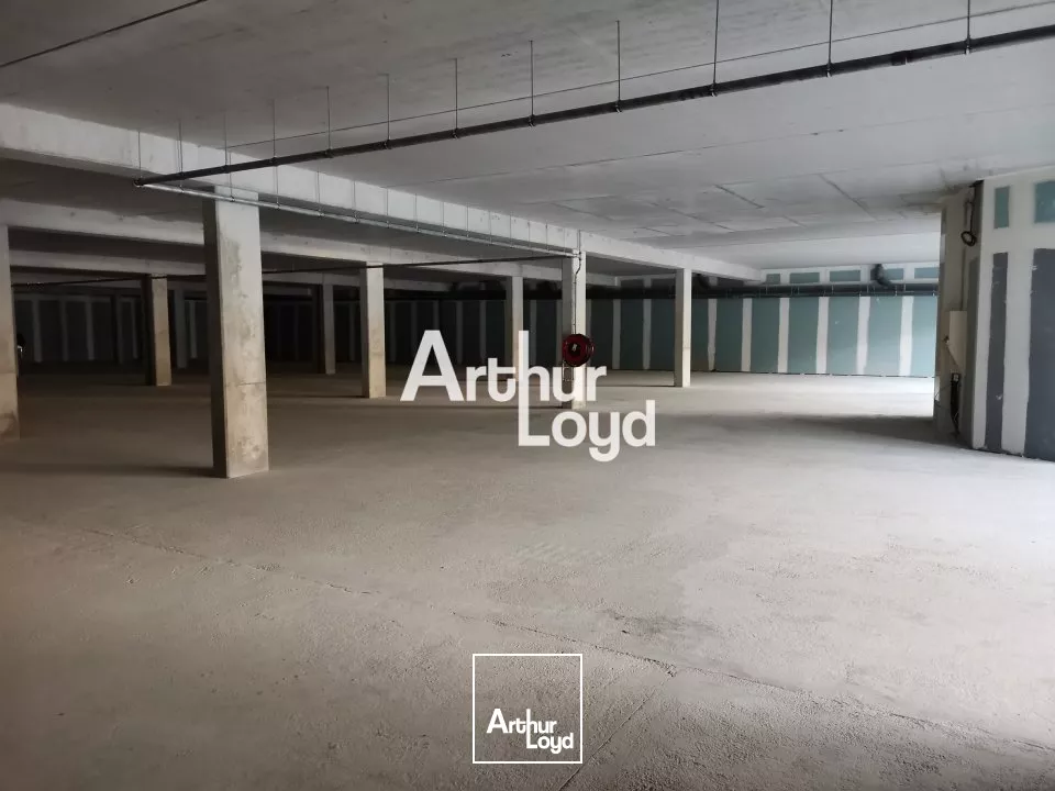 LOCAL COMMERCIAL 1200M² EMPLACEMENT N°1 DIVISBLE ERP