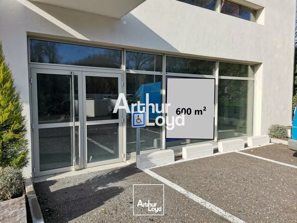 LOCAL COMMERCIAL 1200M² EMPLACEMENT N°1 DIVISBLE ERP