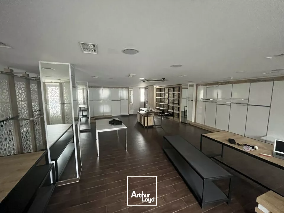 LOCAL COMMERCIAL à LOUER de 293 m²