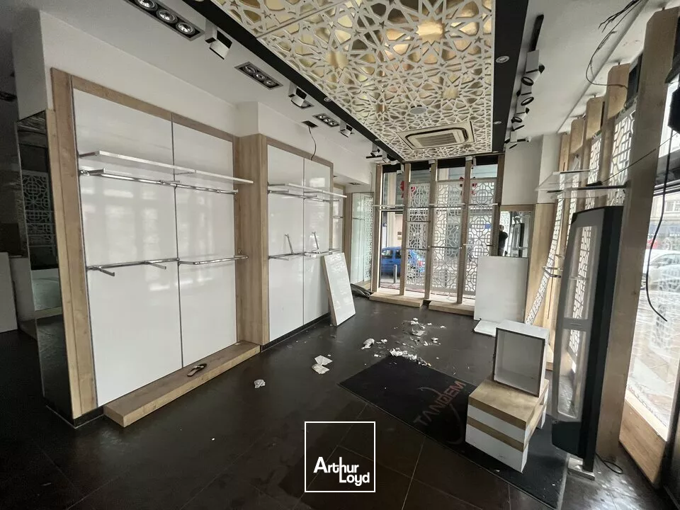LOCAL COMMERCIAL à LOUER de 293 m²