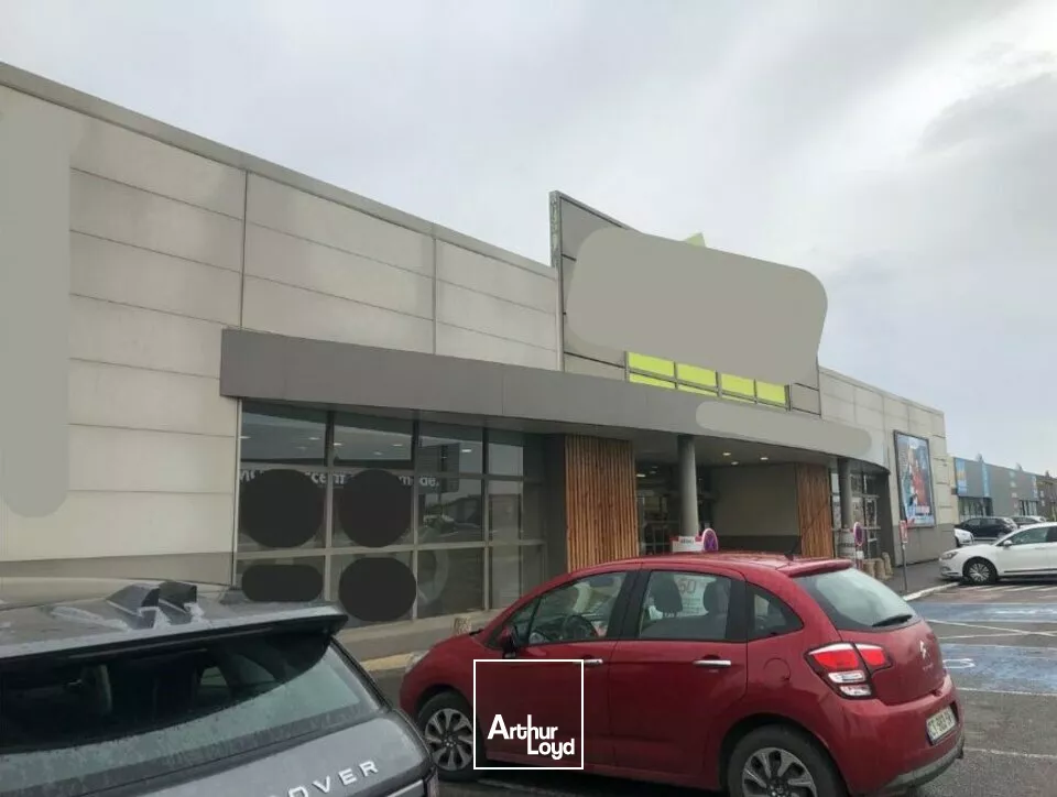 A LOUER - SAINT GERMAIN DU PUY - LOCAL COMMERCIAL 