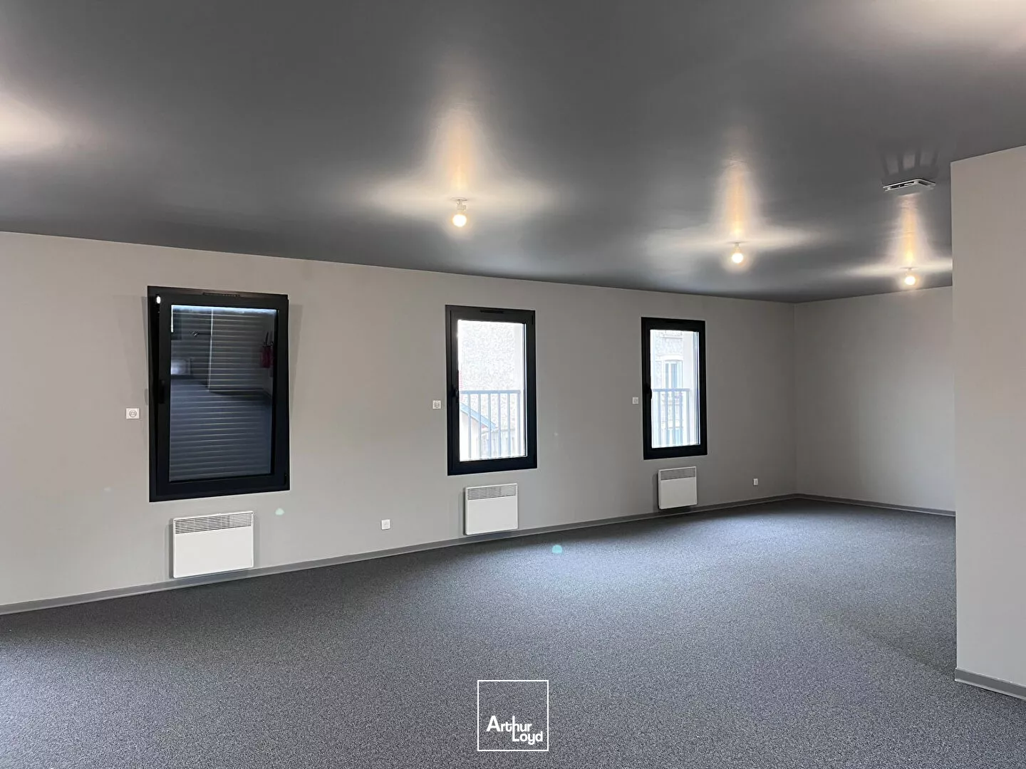 Bureaux Limoges 2 pièce(s) 185 m2