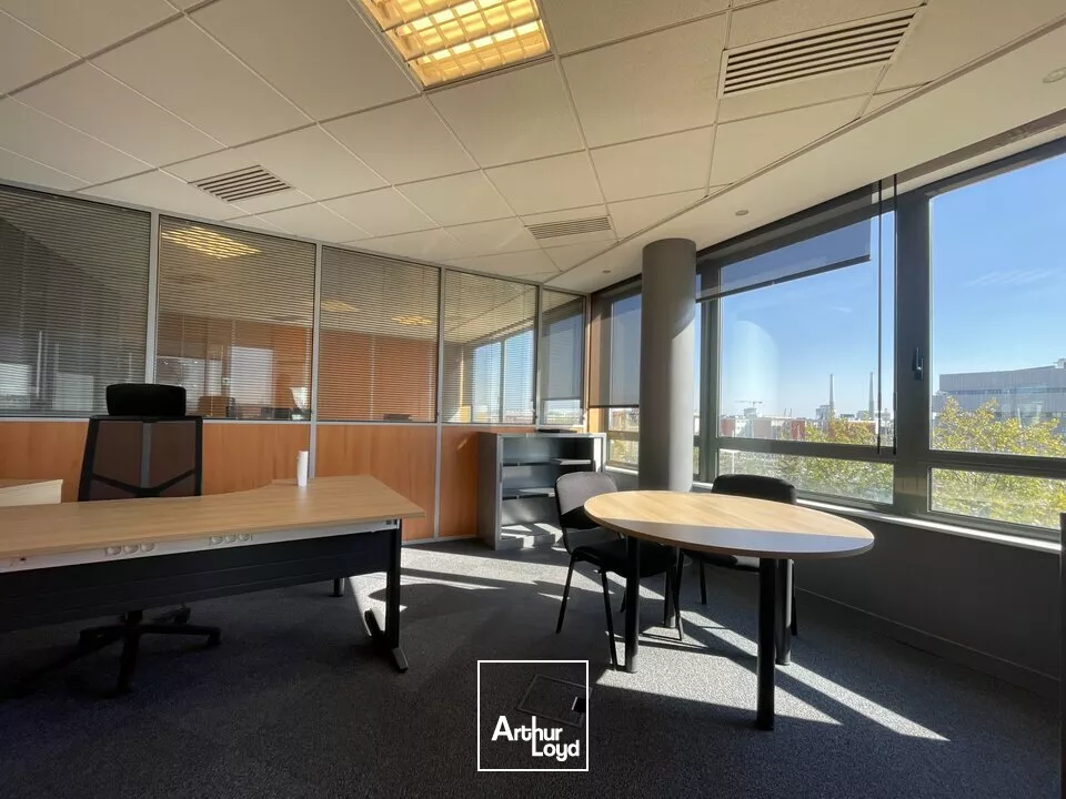 À LOUER - LE HAVRE CENTRE - 643 m² - PARKINGS PRIVATIFS