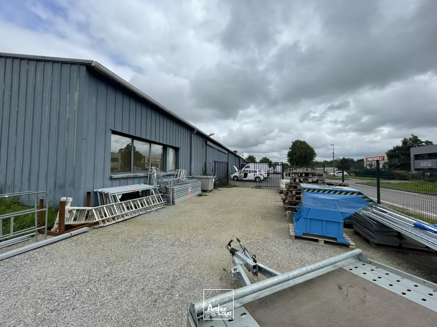 Batiment indépendant Savenay 1500m2