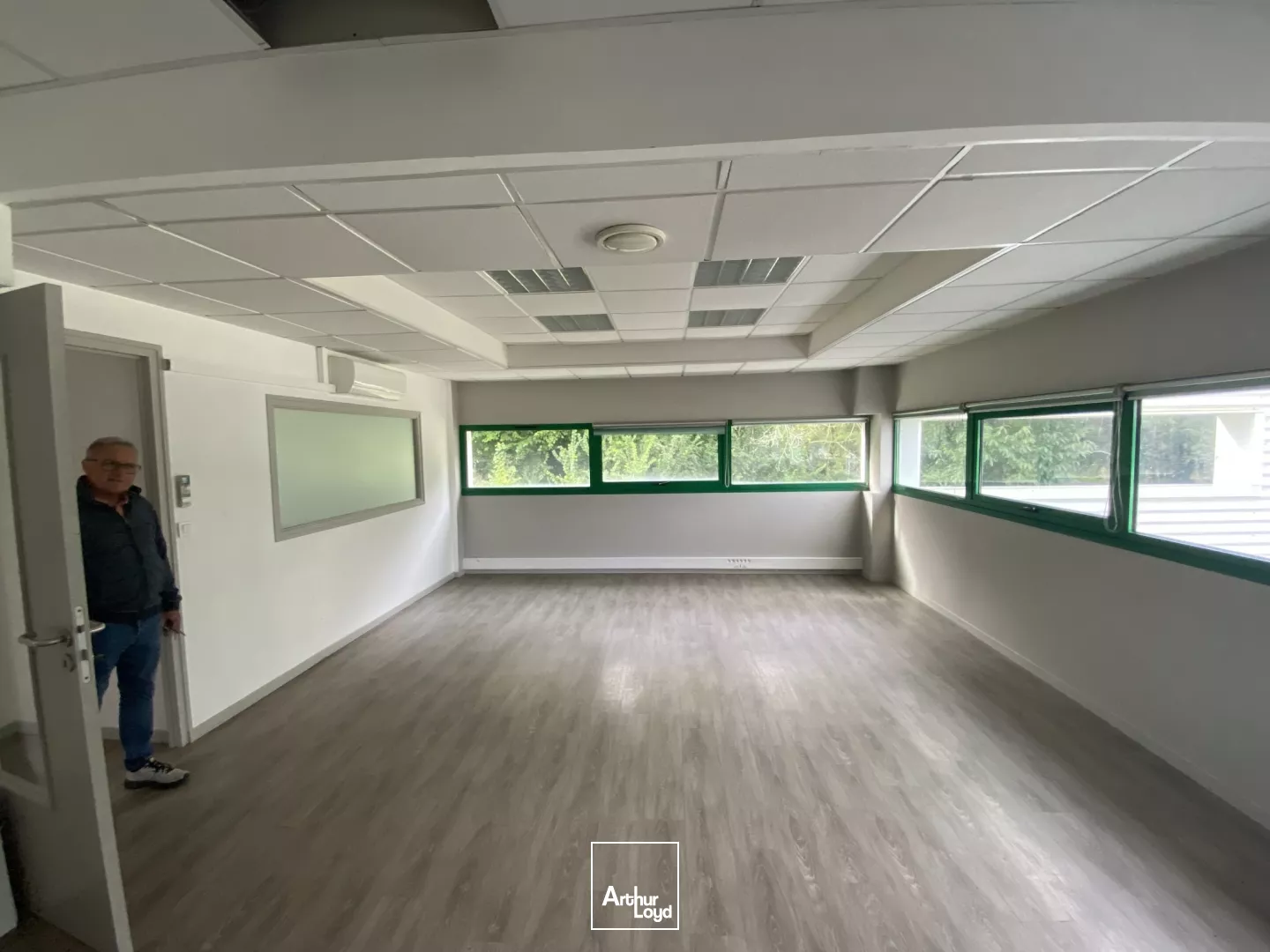 LOCATION - BUREAUX - 248 M² ENVIRON - LORIENT