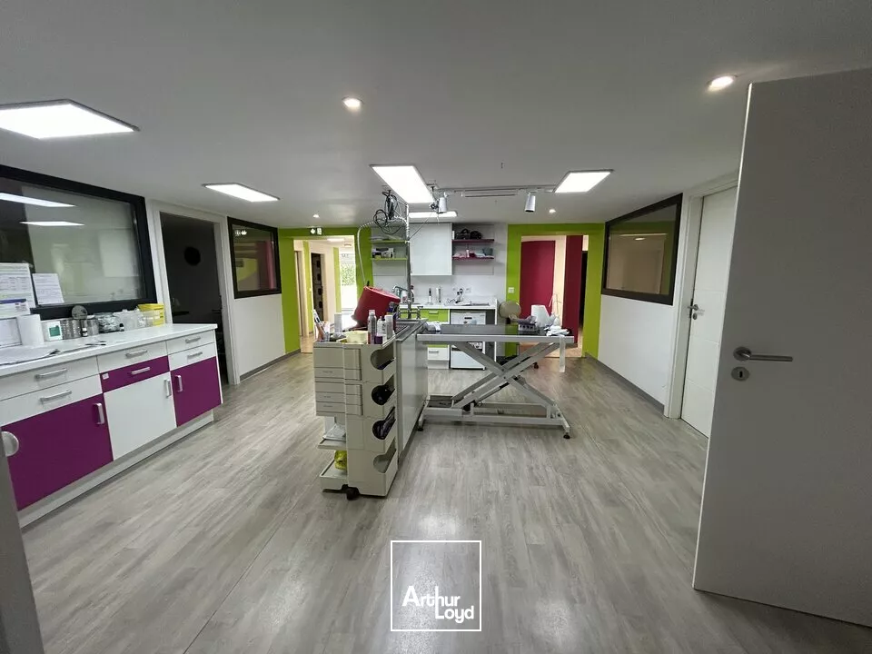 BUREAUX à LOUER de 448.35 m²