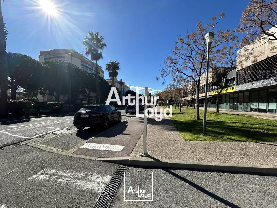 Location local commercial 162 m² - Fréjus centre ville