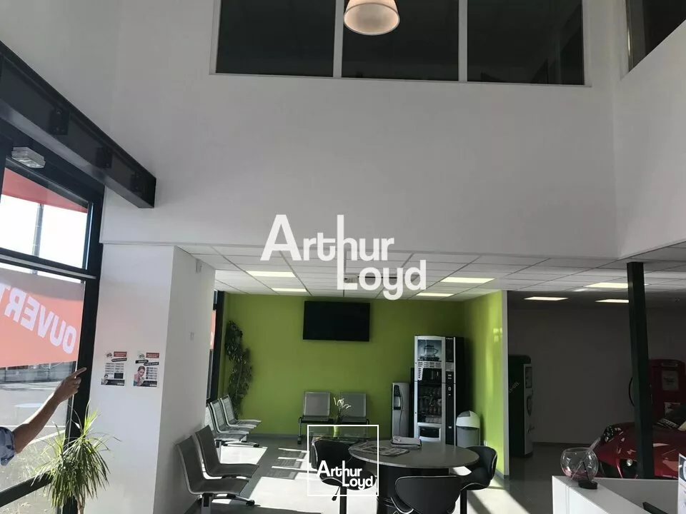 Location commerce et bureaux 460 m² - Roquebrune sur Argens