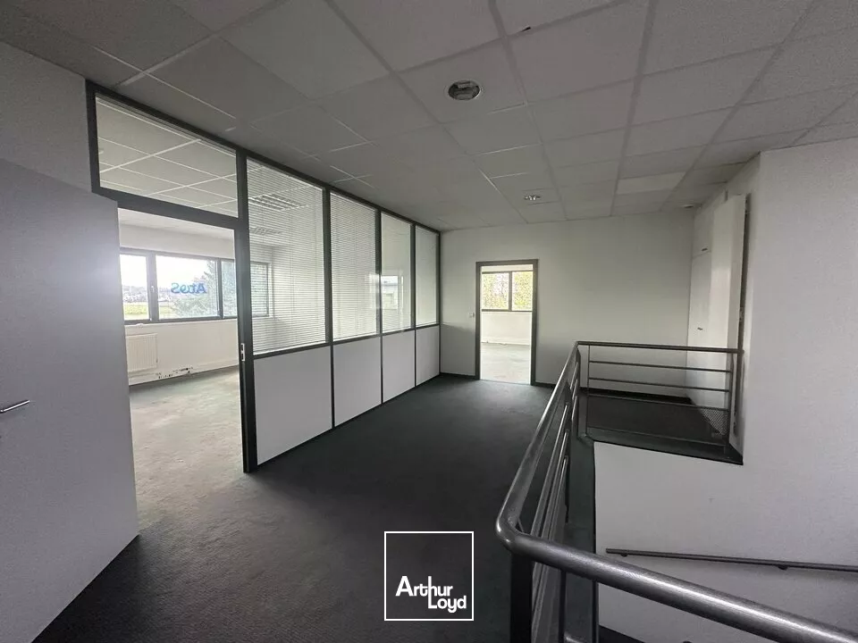 BUREAUX à LOUER de 3592 m²