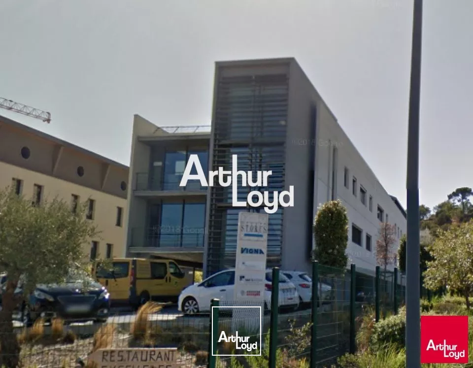 Bureaux à louer 196 m² avec terrasse - Fréjus 