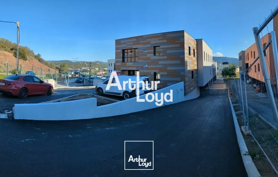 Bureaux bruts à aménager 275 m² dans la zone du Capitou à Fréjus