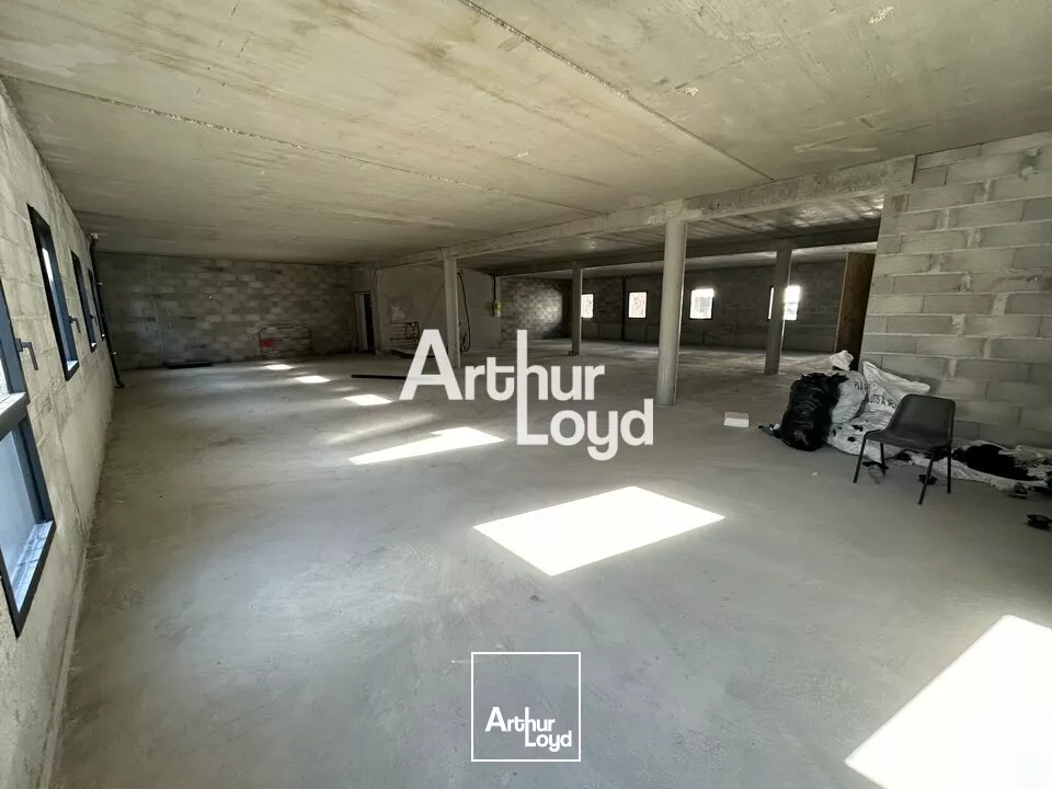 Bureaux bruts à aménager 275 m² dans la zone du Capitou à Fréjus