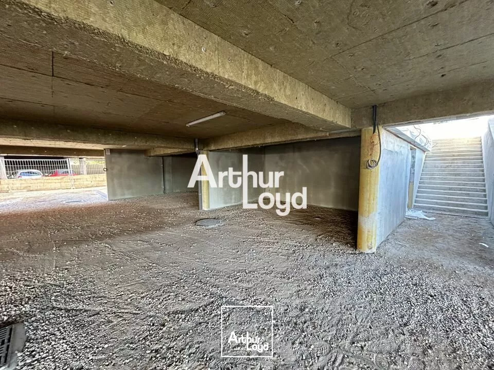 Bureaux bruts à aménager 275 m² dans la zone du Capitou à Fréjus