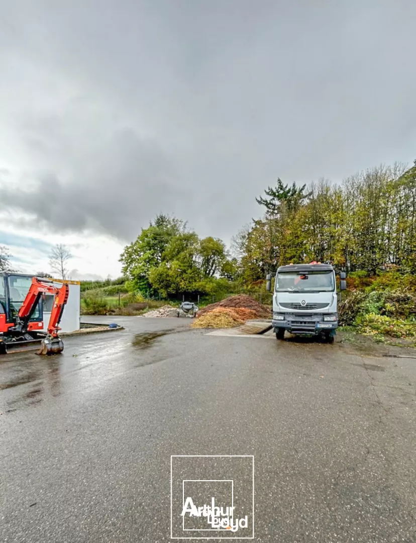 LOCAL D'ACTIVITE - ENTREPOT location à SALON LA TOUR 19510