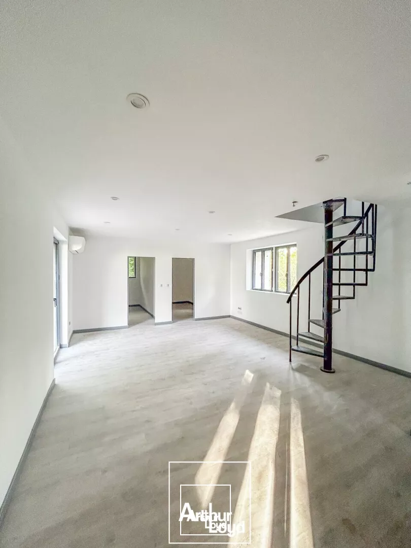 BUREAUX vente à SAINT PANTALEON DE LARCHE 19600