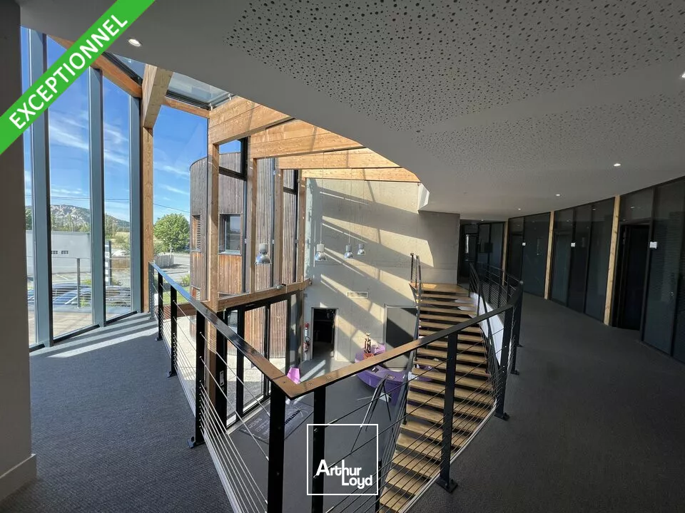 EXCEPTIONNEL : Bâtiment d'architecte à usage de bureau à la location - Sortie Valence Nord A7. 