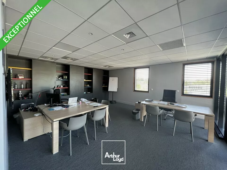 EXCEPTIONNEL : Bâtiment d'architecte à usage de bureau à la location - Sortie Valence Nord A7. 
