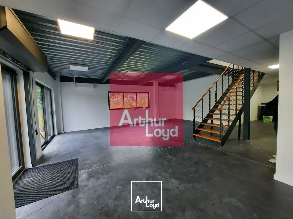 LEZOUX A LOUER LOCAL ACTIVITE 696 M² - PARCELLE 3600 M² - BATIMENT NEUF