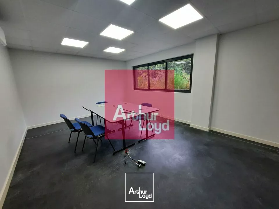 LEZOUX A LOUER LOCAL ACTIVITE 696 M² - PARCELLE 3600 M² - BATIMENT NEUF