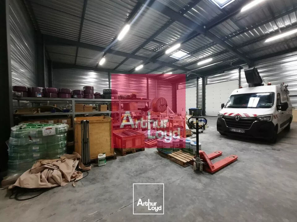LEZOUX A VENDRE LOCAL ACTIVITE 696 M² - PARCELLE 3600 M²