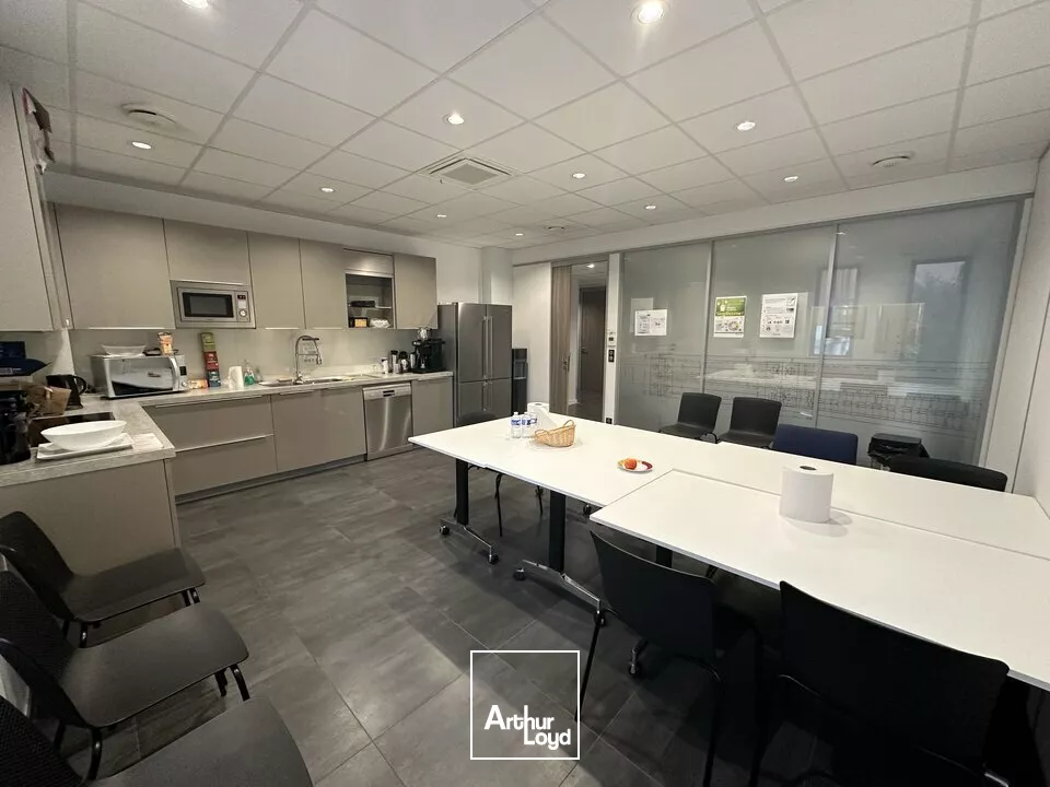 Plateau de bureaux aménagé d'environ 1314 m2 divisible à partir de 610 m2 - SECTEUR GARE TGV REIMS CENTRE