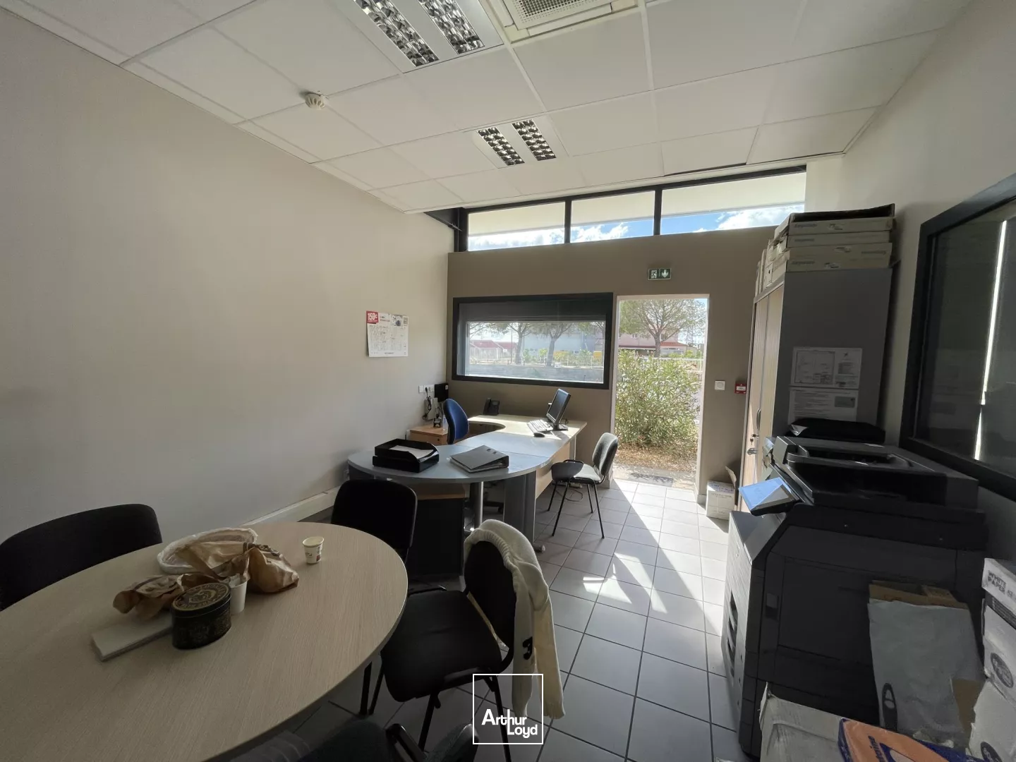 Locaux d'activités à louer - 1600 m2 - Axe direct autoroute