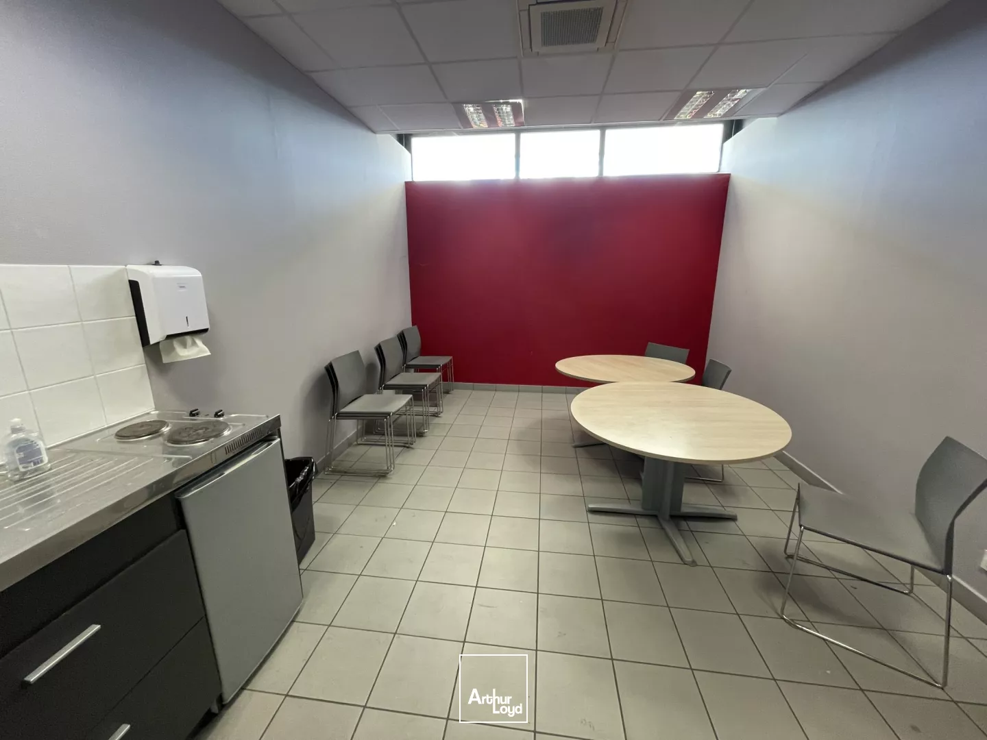 Locaux d'activités à louer - 1600 m2 - Axe direct autoroute