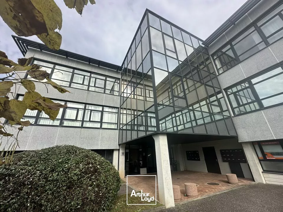 BUREAUX à LOUER de 202.97 m²